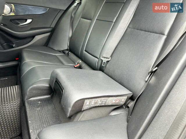 Черный Мерседес Ц-Класс, объемом двигателя 2.14 л и пробегом 253 тыс. км за 19500 $, фото 18 на Automoto.ua