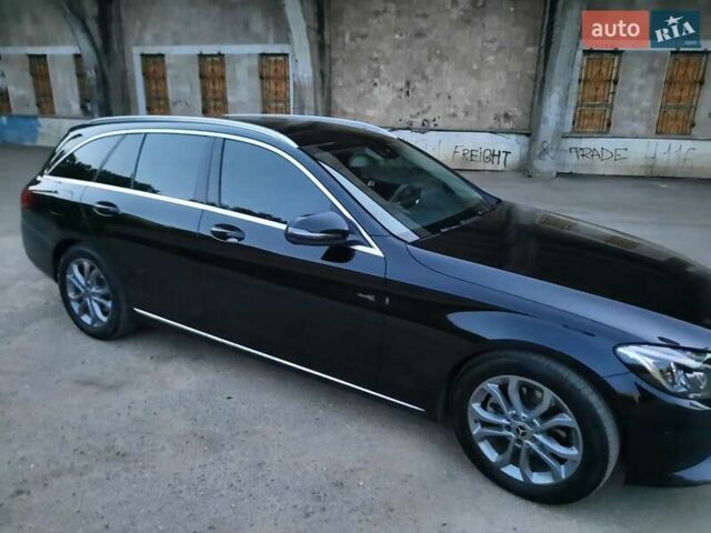 Черный Мерседес Ц-Класс, объемом двигателя 2.1 л и пробегом 145 тыс. км за 24000 $, фото 11 на Automoto.ua