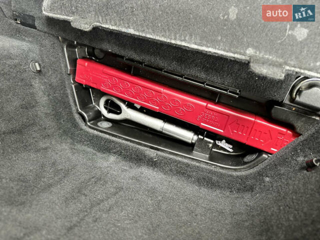 Черный Мерседес Ц-Класс, объемом двигателя 2.14 л и пробегом 253 тыс. км за 19500 $, фото 20 на Automoto.ua