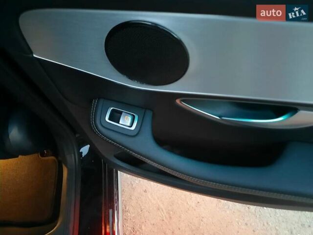 Черный Мерседес Ц-Класс, объемом двигателя 2.1 л и пробегом 145 тыс. км за 24000 $, фото 30 на Automoto.ua