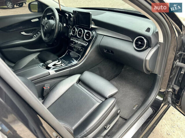 Черный Мерседес Ц-Класс, объемом двигателя 2.14 л и пробегом 253 тыс. км за 19500 $, фото 6 на Automoto.ua