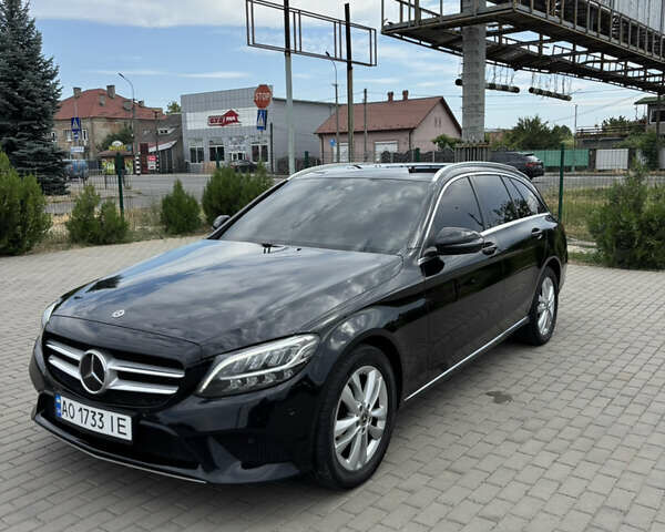 Чорний Мерседес Ц-Клас, об'ємом двигуна 2 л та пробігом 299 тис. км за 19999 $, фото 2 на Automoto.ua