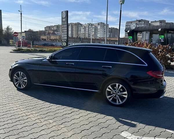 Черный Мерседес Ц-Класс, объемом двигателя 1.95 л и пробегом 216 тыс. км за 30999 $, фото 3 на Automoto.ua