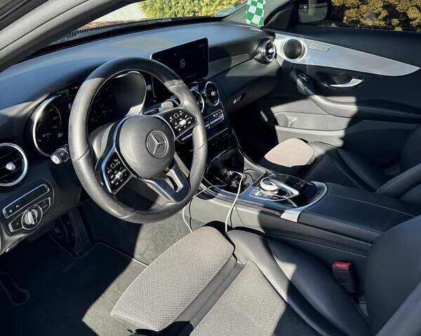 Черный Мерседес Ц-Класс, объемом двигателя 1.95 л и пробегом 216 тыс. км за 30999 $, фото 11 на Automoto.ua