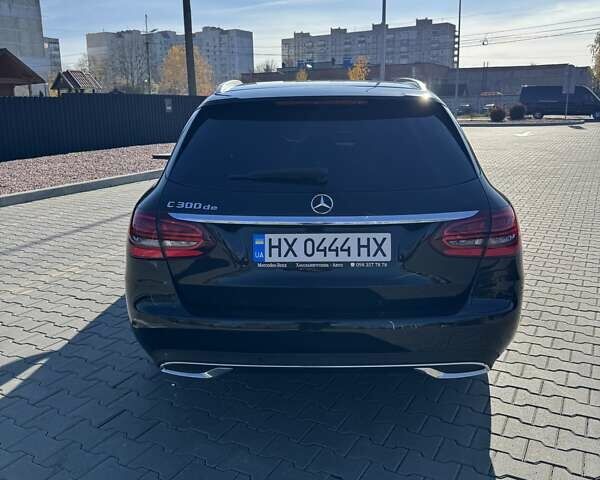 Черный Мерседес Ц-Класс, объемом двигателя 1.95 л и пробегом 216 тыс. км за 30999 $, фото 5 на Automoto.ua