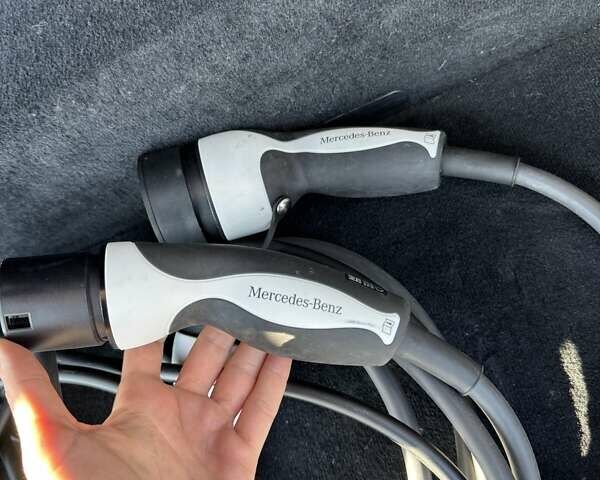 Черный Мерседес Ц-Класс, объемом двигателя 1.95 л и пробегом 216 тыс. км за 30999 $, фото 17 на Automoto.ua