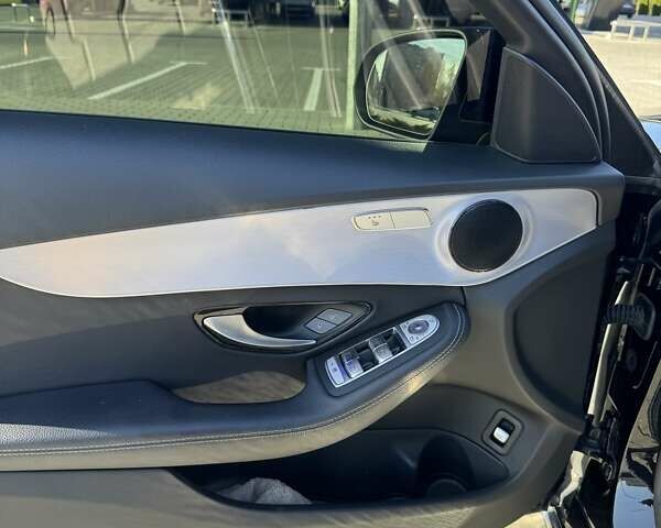 Черный Мерседес Ц-Класс, объемом двигателя 1.95 л и пробегом 216 тыс. км за 30999 $, фото 7 на Automoto.ua