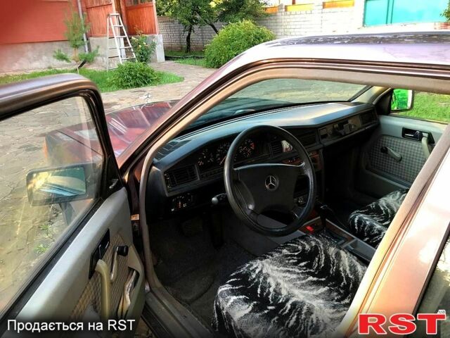 Фиолетовый Мерседес Ц-Класс, объемом двигателя 1.8 л и пробегом 190 тыс. км за 5000 $, фото 6 на Automoto.ua