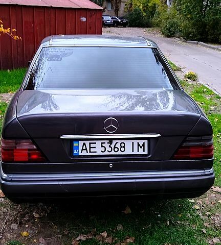 Фіолетовий Мерседес Ц-Клас, об'ємом двигуна 2.3 л та пробігом 0 тис. км за 2400 $, фото 1 на Automoto.ua