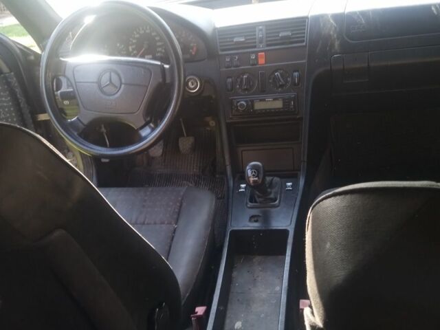 Фіолетовий Мерседес Ц-Клас, об'ємом двигуна 1.8 л та пробігом 555 тис. км за 800 $, фото 11 на Automoto.ua