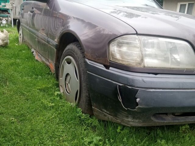 Фіолетовий Мерседес Ц-Клас, об'ємом двигуна 1.8 л та пробігом 555 тис. км за 800 $, фото 16 на Automoto.ua