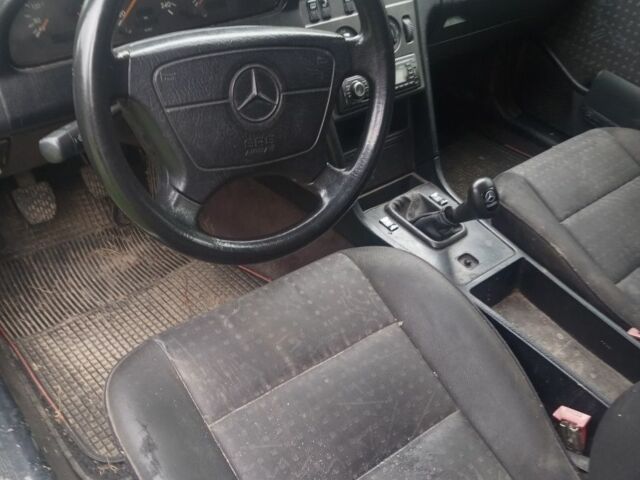 Фіолетовий Мерседес Ц-Клас, об'ємом двигуна 1.8 л та пробігом 555 тис. км за 800 $, фото 14 на Automoto.ua