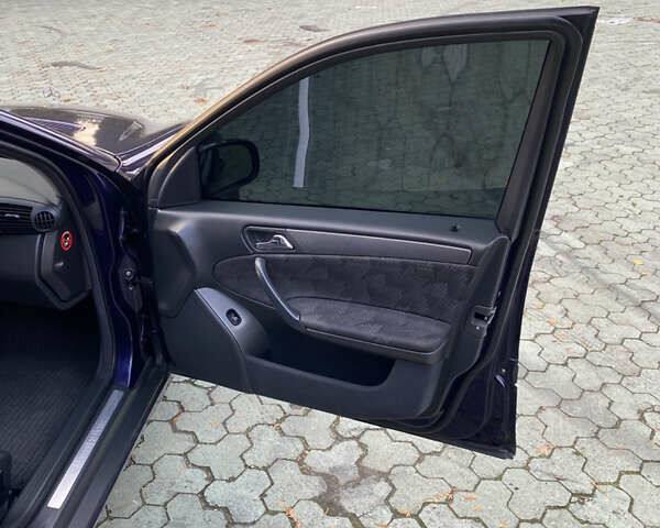 Фіолетовий Мерседес Ц-Клас, об'ємом двигуна 2.15 л та пробігом 213 тис. км за 5100 $, фото 10 на Automoto.ua