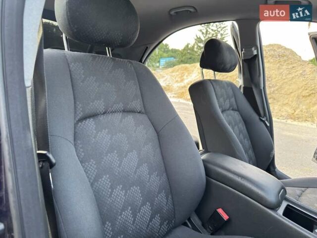 Фіолетовий Мерседес Ц-Клас, об'ємом двигуна 2.15 л та пробігом 210 тис. км за 5500 $, фото 17 на Automoto.ua
