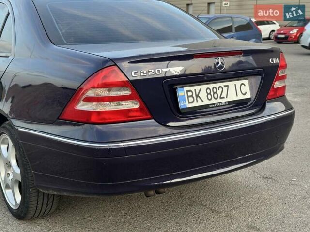 Фіолетовий Мерседес Ц-Клас, об'ємом двигуна 2.15 л та пробігом 210 тис. км за 5500 $, фото 7 на Automoto.ua