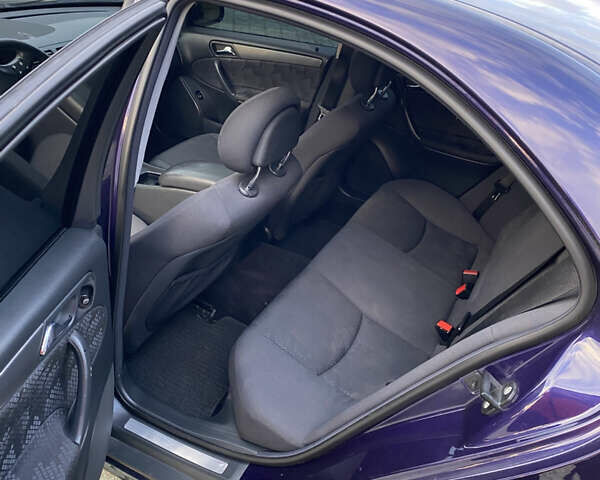 Фіолетовий Мерседес Ц-Клас, об'ємом двигуна 2.15 л та пробігом 213 тис. км за 5100 $, фото 7 на Automoto.ua