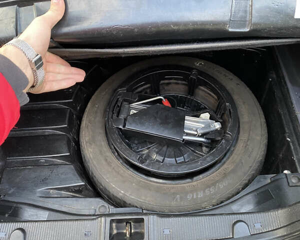 Фиолетовый Мерседес Ц-Класс, объемом двигателя 2.15 л и пробегом 213 тыс. км за 5700 $, фото 16 на Automoto.ua