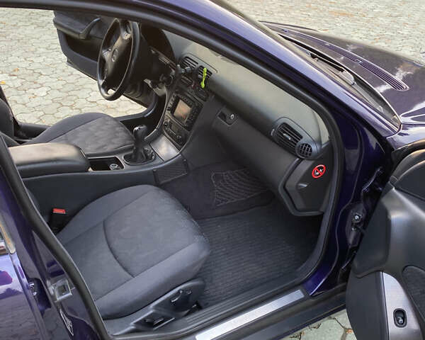 Фіолетовий Мерседес Ц-Клас, об'ємом двигуна 2.15 л та пробігом 213 тис. км за 5100 $, фото 9 на Automoto.ua