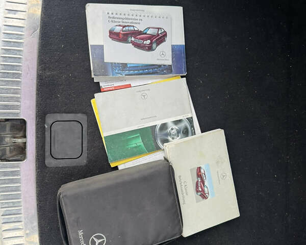 Фиолетовый Мерседес Ц-Класс, объемом двигателя 2.7 л и пробегом 320 тыс. км за 4600 $, фото 26 на Automoto.ua