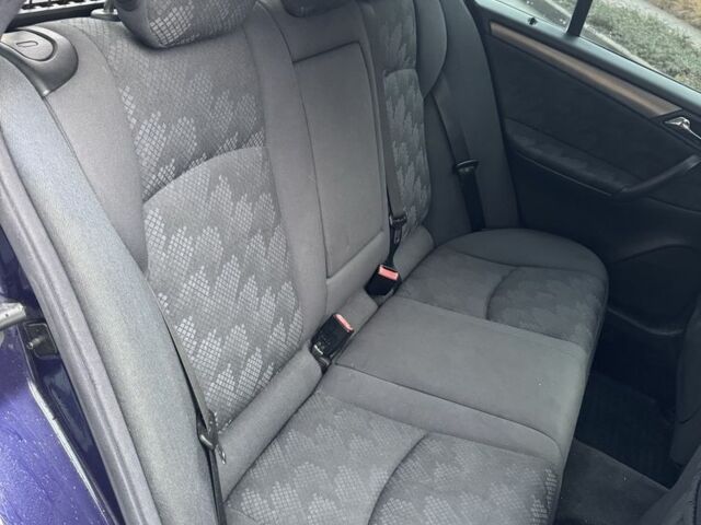 Фиолетовый Мерседес Ц-Класс, объемом двигателя 2.7 л и пробегом 290 тыс. км за 4600 $, фото 22 на Automoto.ua