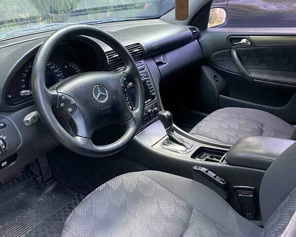 Фиолетовый Мерседес Ц-Класс, объемом двигателя 2.69 л и пробегом 360 тыс. км за 4500 $, фото 3 на Automoto.ua