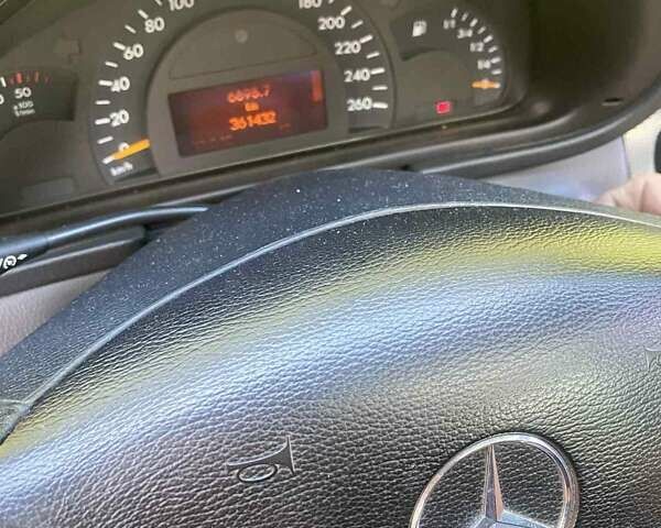 Фиолетовый Мерседес Ц-Класс, объемом двигателя 2.69 л и пробегом 360 тыс. км за 4500 $, фото 4 на Automoto.ua