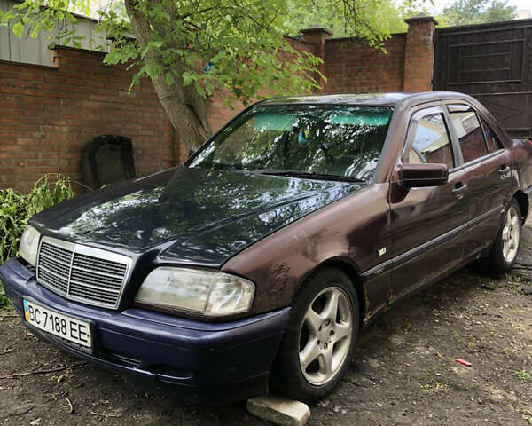 Коричневий Мерседес Ц-Клас, об'ємом двигуна 1.8 л та пробігом 400 тис. км за 1500 $, фото 3 на Automoto.ua