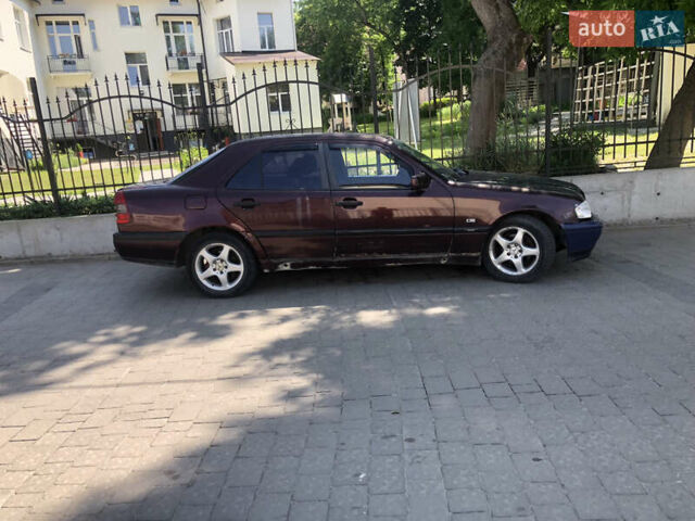 Коричневий Мерседес Ц-Клас, об'ємом двигуна 1.8 л та пробігом 400 тис. км за 1500 $, фото 2 на Automoto.ua