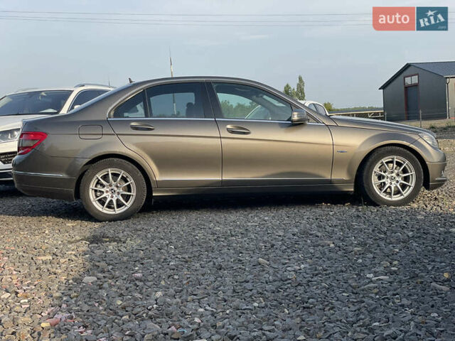 Коричневий Мерседес Ц-Клас, об'ємом двигуна 2.1 л та пробігом 242 тис. км за 10999 $, фото 3 на Automoto.ua