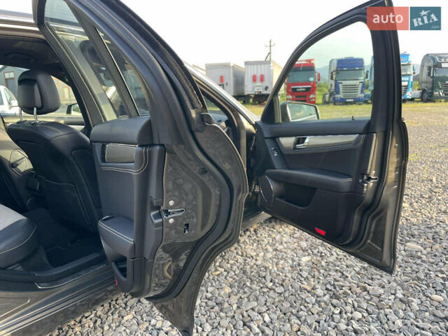 Коричневий Мерседес Ц-Клас, об'ємом двигуна 2.1 л та пробігом 242 тис. км за 10999 $, фото 11 на Automoto.ua