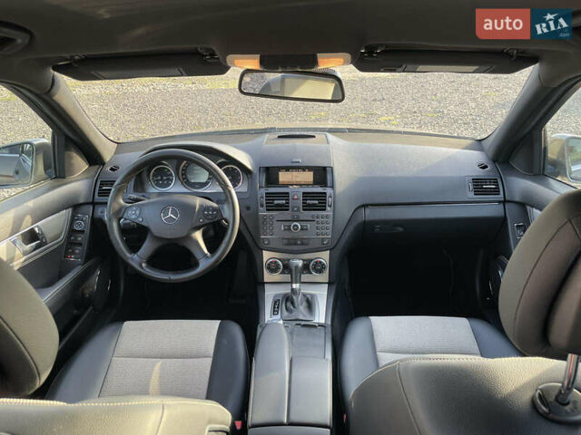 Коричневий Мерседес Ц-Клас, об'ємом двигуна 2.1 л та пробігом 242 тис. км за 10999 $, фото 8 на Automoto.ua