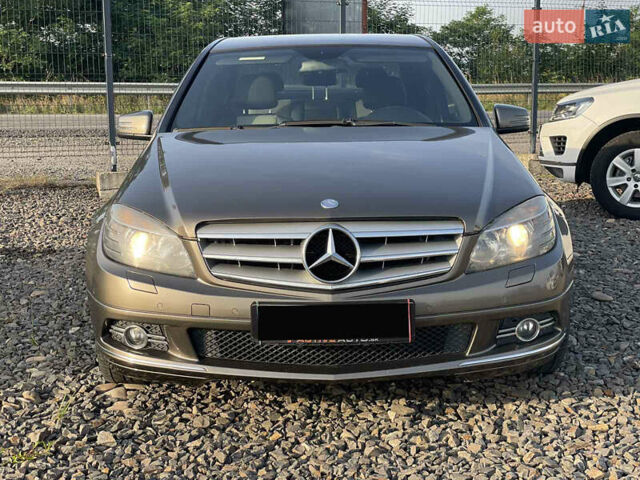 Коричневий Мерседес Ц-Клас, об'ємом двигуна 2.1 л та пробігом 242 тис. км за 10999 $, фото 5 на Automoto.ua