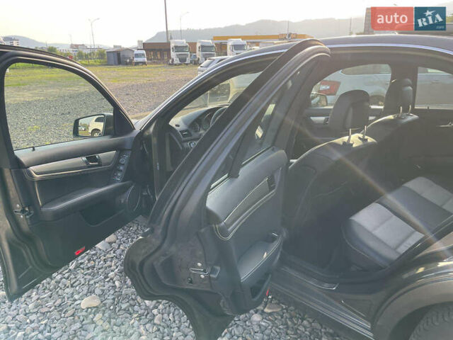 Коричневий Мерседес Ц-Клас, об'ємом двигуна 2.1 л та пробігом 242 тис. км за 10999 $, фото 12 на Automoto.ua