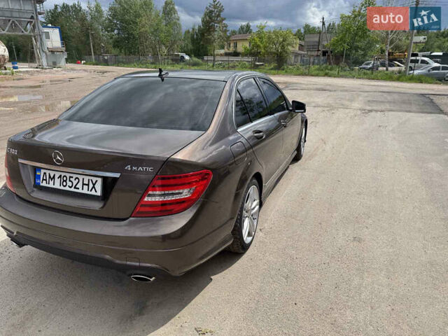 Коричневий Мерседес Ц-Клас, об'ємом двигуна 3.5 л та пробігом 157 тис. км за 14200 $, фото 2 на Automoto.ua