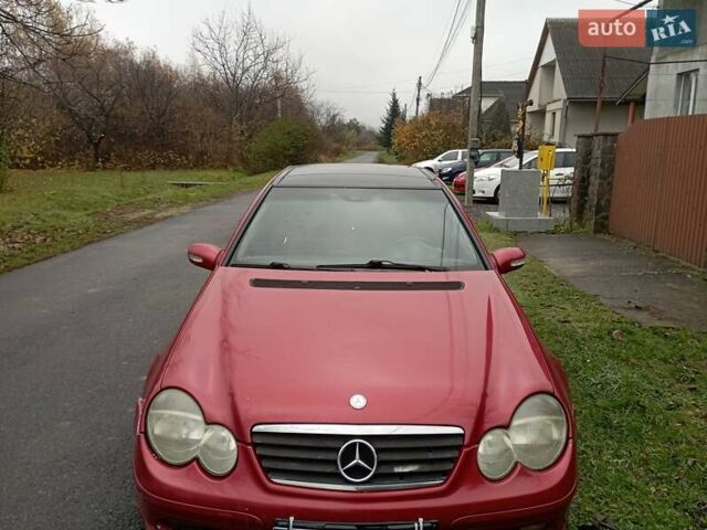 Красный Мерседес Ц-Класс, объемом двигателя 2.15 л и пробегом 304 тыс. км за 3000 $, фото 2 на Automoto.ua