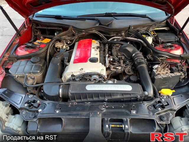Красный Мерседес Ц-Класс, объемом двигателя 2 л и пробегом 304 тыс. км за 3700 $, фото 12 на Automoto.ua