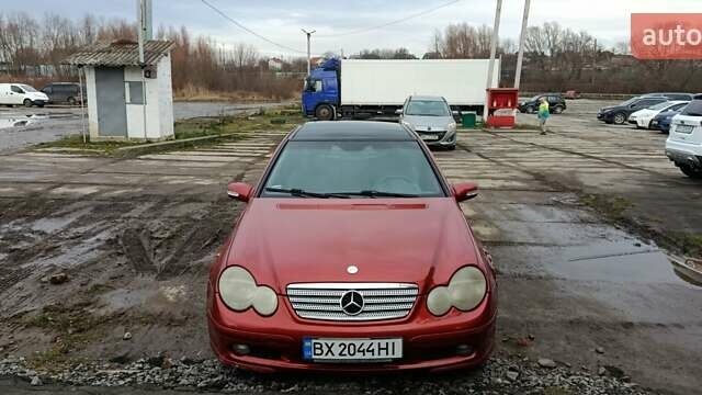 Червоний Мерседес Ц-Клас, об'ємом двигуна 2 л та пробігом 243 тис. км за 3700 $, фото 2 на Automoto.ua