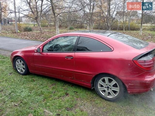 Красный Мерседес Ц-Класс, объемом двигателя 2.15 л и пробегом 304 тыс. км за 3000 $, фото 5 на Automoto.ua