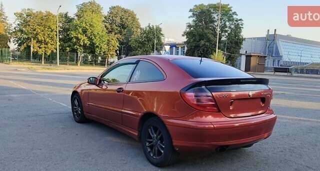 Червоний Мерседес Ц-Клас, об'ємом двигуна 2 л та пробігом 300 тис. км за 5000 $, фото 2 на Automoto.ua