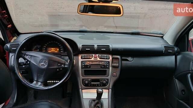 Червоний Мерседес Ц-Клас, об'ємом двигуна 2 л та пробігом 243 тис. км за 3700 $, фото 8 на Automoto.ua