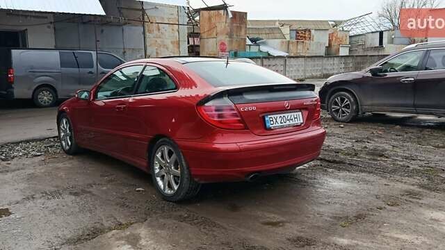 Червоний Мерседес Ц-Клас, об'ємом двигуна 2 л та пробігом 243 тис. км за 3700 $, фото 3 на Automoto.ua
