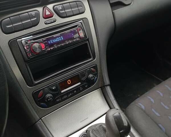 Красный Мерседес Ц-Класс, объемом двигателя 2.15 л и пробегом 304 тыс. км за 3000 $, фото 7 на Automoto.ua