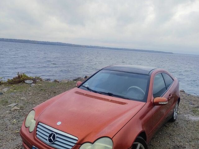 Мерседес Ц-Класс 2002 в Запорожье на Automoto.ua Красный Мерседес Ц-Класс, объемом двигателя 2.3 л и пробегом 220 тыс. км за 4100 $, фото 4 на Automoto.ua