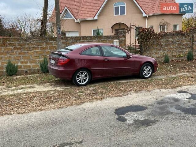 Красный Мерседес Ц-Класс, объемом двигателя 2.15 л и пробегом 240 тыс. км за 4200 $, фото 5 на Automoto.ua