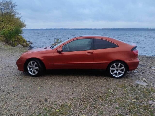 Мерседес Ц-Класс 2002 в Запорожье на Automoto.ua Красный Мерседес Ц-Класс, объемом двигателя 2.3 л и пробегом 220 тыс. км за 4100 $, фото 1 на Automoto.ua
