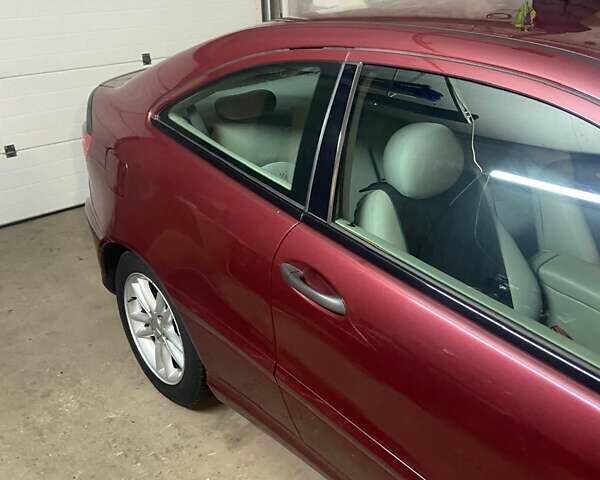 Красный Мерседес Ц-Класс, объемом двигателя 2.15 л и пробегом 240 тыс. км за 4200 $, фото 7 на Automoto.ua