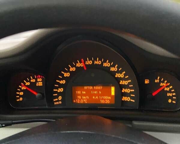 Красный Мерседес Ц-Класс, объемом двигателя 2.15 л и пробегом 240 тыс. км за 4200 $, фото 6 на Automoto.ua