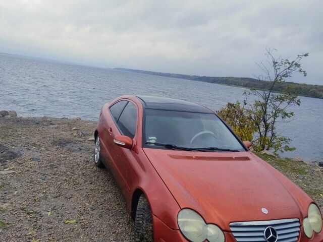Мерседес Ц-Класс 2002 в Запорожье на Automoto.ua Красный Мерседес Ц-Класс, объемом двигателя 2.3 л и пробегом 220 тыс. км за 4100 $, фото 2 на Automoto.ua