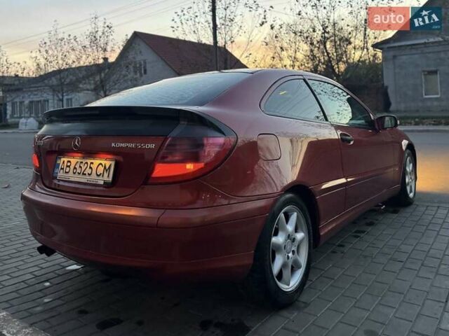 Красный Мерседес Ц-Класс, объемом двигателя 1.8 л и пробегом 246 тыс. км за 4850 $, фото 2 на Automoto.ua
