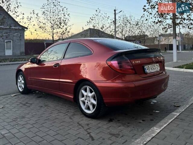 Красный Мерседес Ц-Класс, объемом двигателя 1.8 л и пробегом 246 тыс. км за 4850 $, фото 4 на Automoto.ua